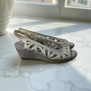 Crocs Leigh II Women's‎ Strappy Ankle Wedge Sandals Size 7 Silver Comfort Shoes